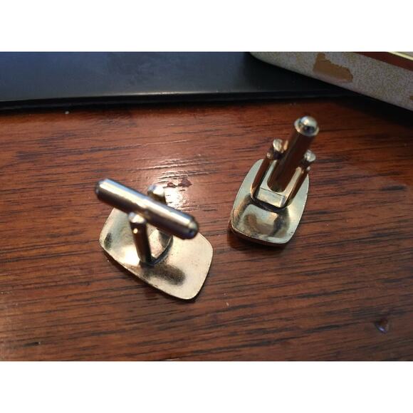 VTG Gold Tone Etched Design Cufflinks - Picture 3 of 3